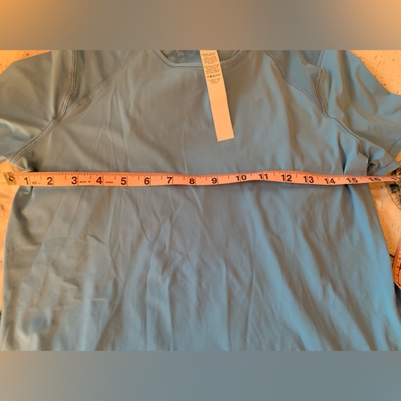 lululemon athletica Sculpt short Sleeve Tee with Pleats size 4 NWOT - Picture 7 of 8
